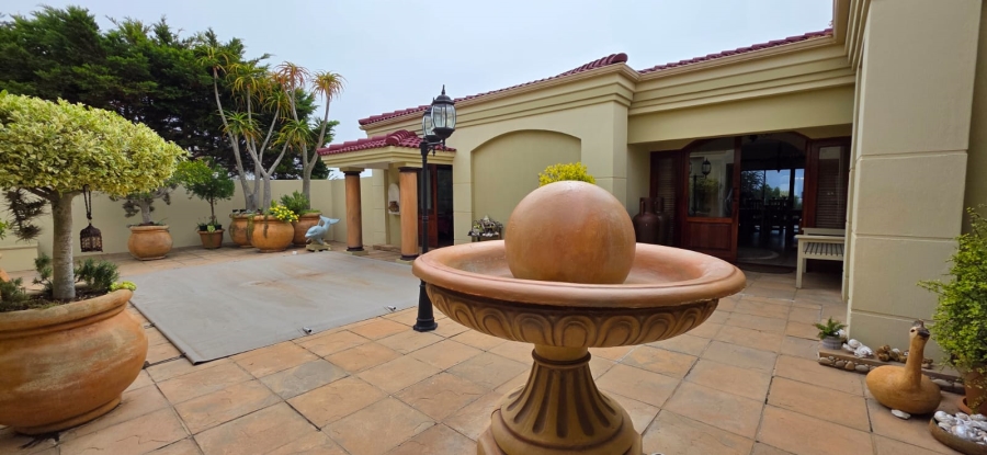 4 Bedroom Property for Sale in Stilbaai Wes Western Cape